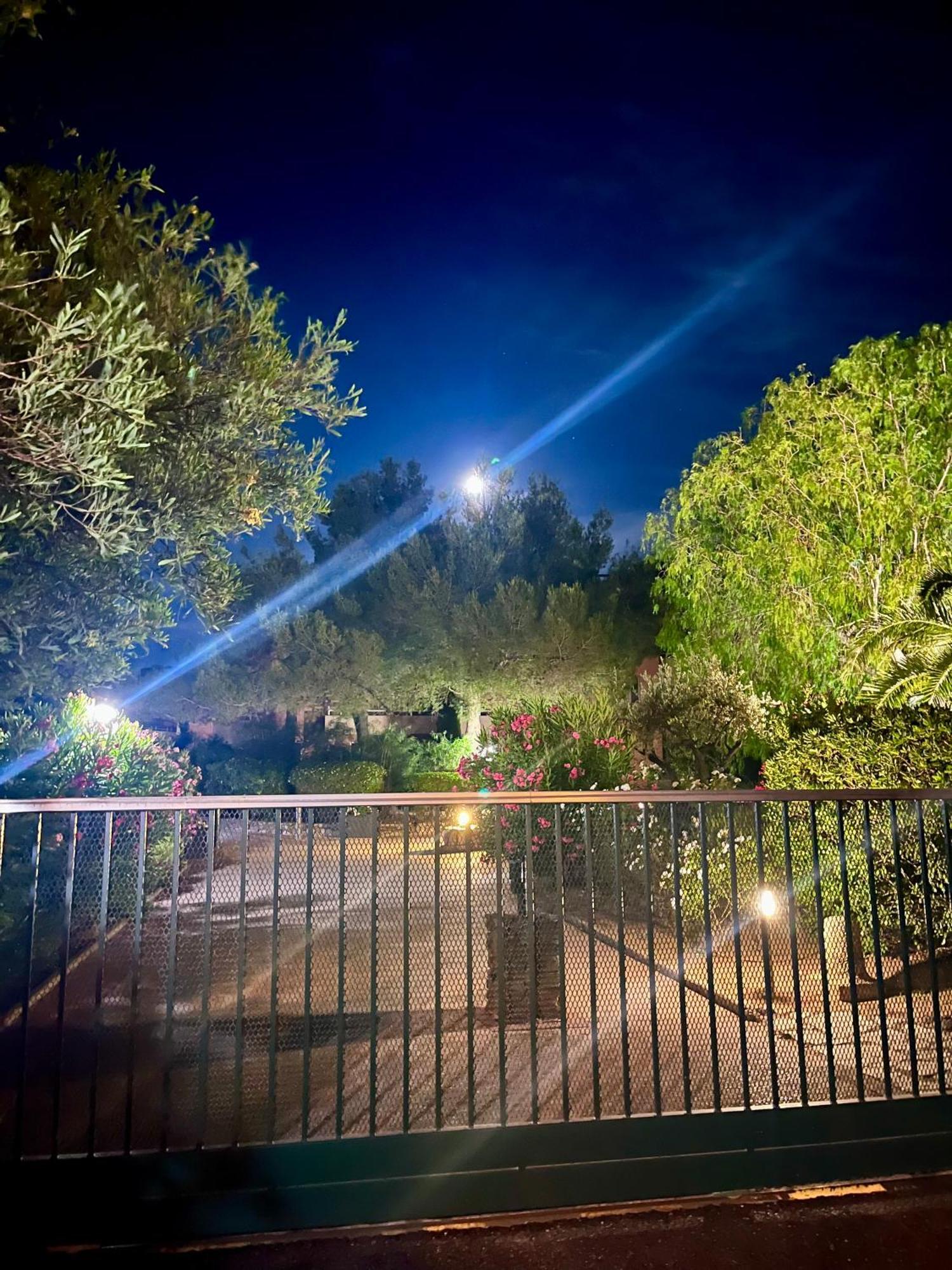 Private Garden In Center Of Saint Tropez Apartment Екстериор снимка